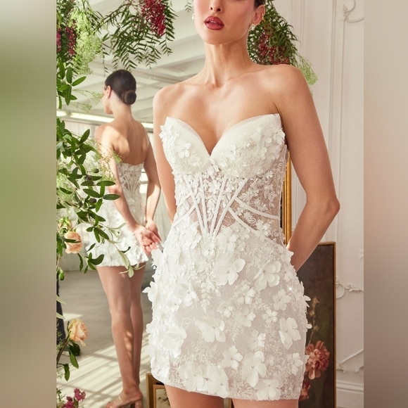 083 Dresses & Skirts - Elegant White Floral Strapless Dress